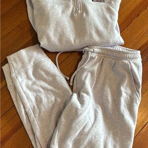 Vineyard VINES set of Women's Light  purple Joggers and 1/4 zip sweatshirt